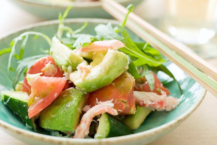 Spicy salad of avocado and crab