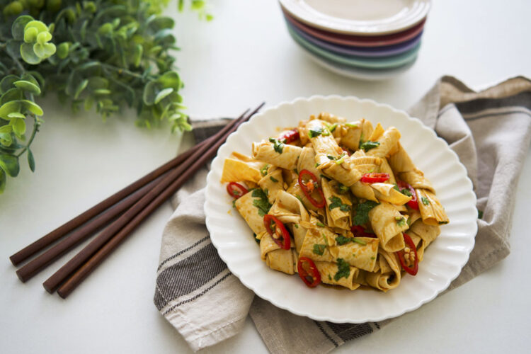 Spicy cold Beancurd knots