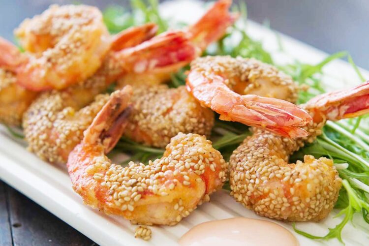 Deep-fried prawns with white sesame flavor