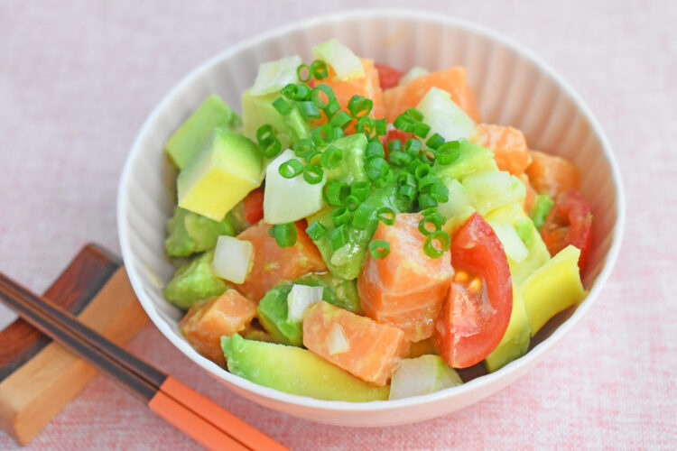 Avocado and salmon namul